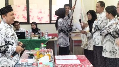 Yus Purwati , Ketua PGRI Ranting 1 Kecamatan Sukmajaya