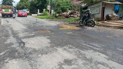 Anggaran 2 Miliar, Jalan Provinsi Ruas Sekuro – Mlonggo Segera Diperbaiki