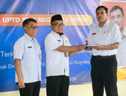Kadisdik Depok Hadiri Lepas Sambut Kepala SMPN 10